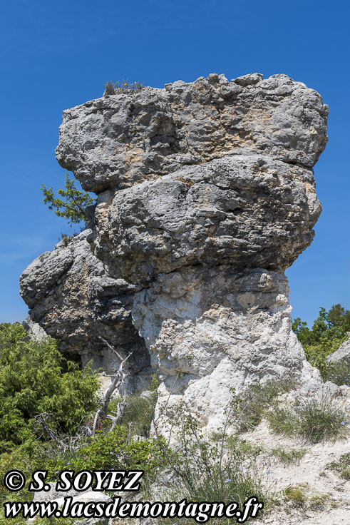 Photo n�202605010
Les rochers des Mourres (Luberon, Forcalquier, Alpes-de-Haute-Provence)
Clich� Serge SOYEZ
Copyright Reproduction interdite sans autorisation