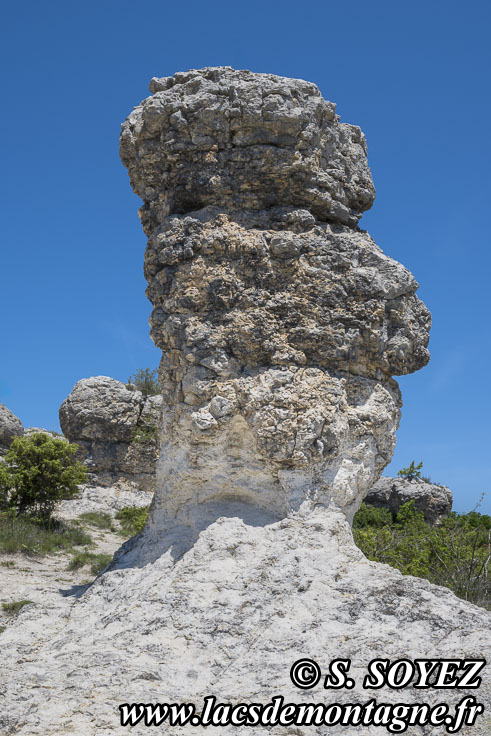 Photo n�202605015
Les rochers des Mourres (Luberon, Forcalquier, Alpes-de-Haute-Provence)
Clich� Serge SOYEZ
Copyright Reproduction interdite sans autorisation