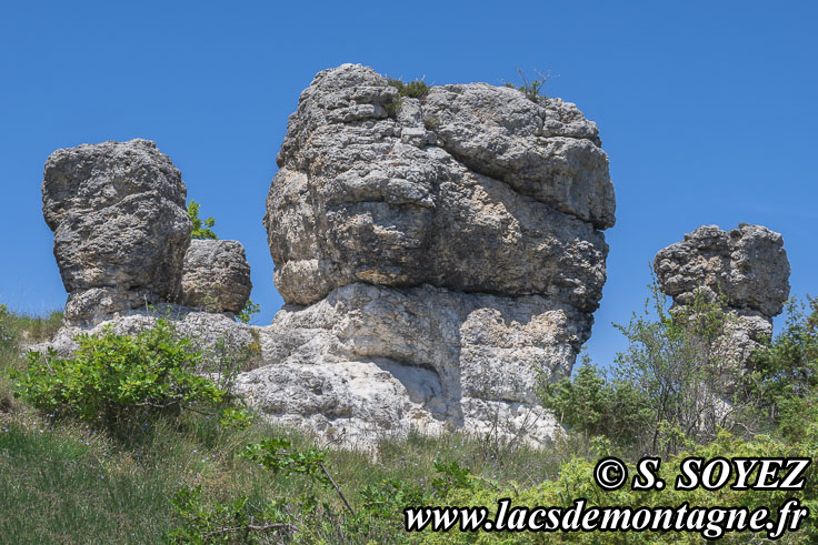 Photo n�202605016
Les rochers des Mourres (Luberon, Forcalquier, Alpes-de-Haute-Provence)
Clich� Serge SOYEZ
Copyright Reproduction interdite sans autorisation