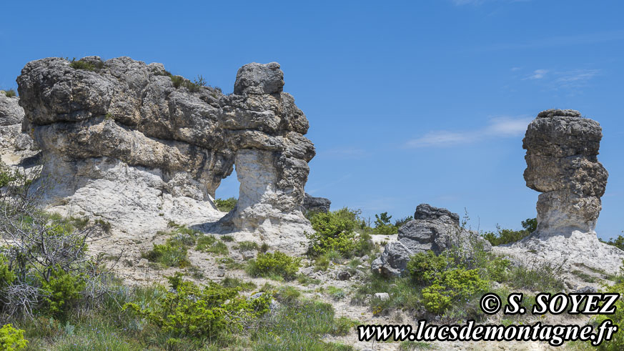 Photo n�202605019
Les rochers des Mourres (Luberon, Forcalquier, Alpes-de-Haute-Provence)
Clich� Serge SOYEZ
Copyright Reproduction interdite sans autorisation