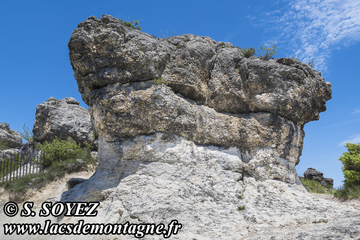 Photo n�202605021
Les rochers des Mourres (Luberon, Forcalquier, Alpes-de-Haute-Provence)
Clich� Serge SOYEZ
Copyright Reproduction interdite sans autorisation