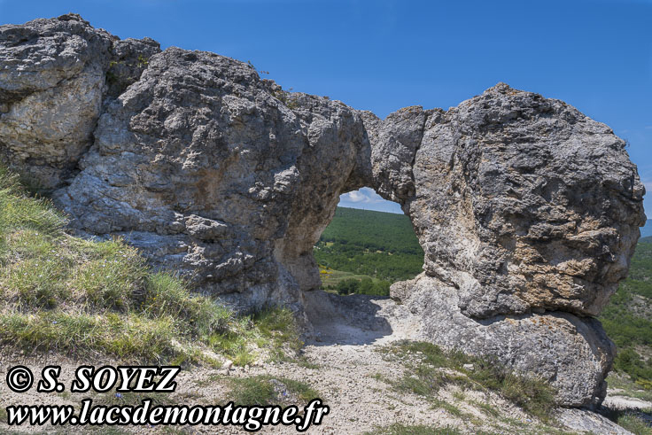 Photo n�202605025
Les rochers des Mourres (Luberon, Forcalquier, Alpes-de-Haute-Provence)
Clich� Serge SOYEZ
Copyright Reproduction interdite sans autorisation