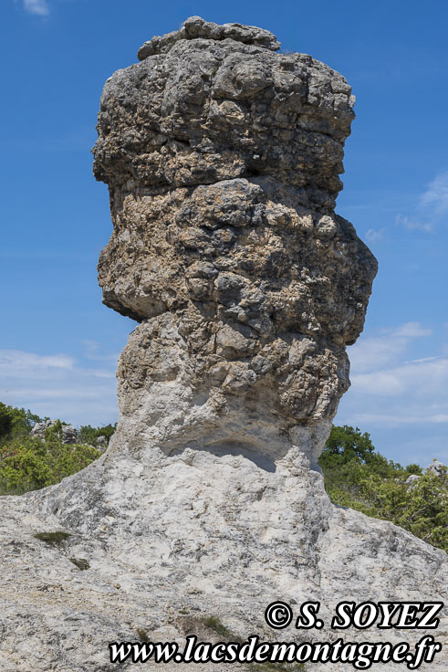 Photo n�202605026
Les rochers des Mourres (Luberon, Forcalquier, Alpes-de-Haute-Provence)
Clich� Serge SOYEZ
Copyright Reproduction interdite sans autorisation
