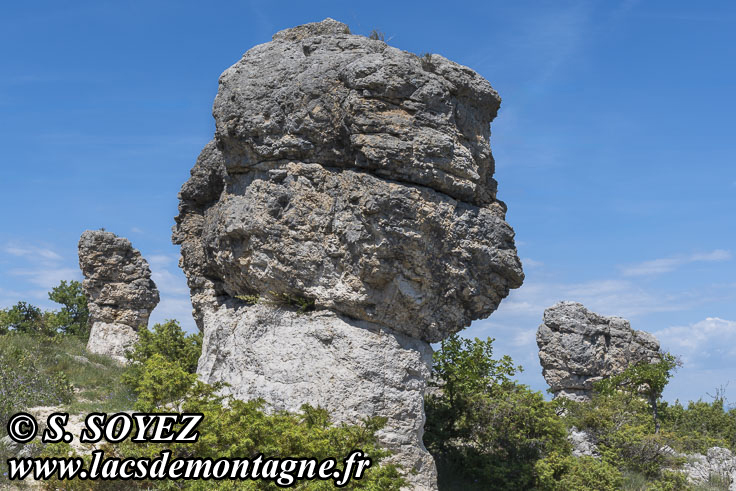 Photo n�202605027
Les rochers des Mourres (Luberon, Forcalquier, Alpes-de-Haute-Provence)
Clich� Serge SOYEZ
Copyright Reproduction interdite sans autorisation