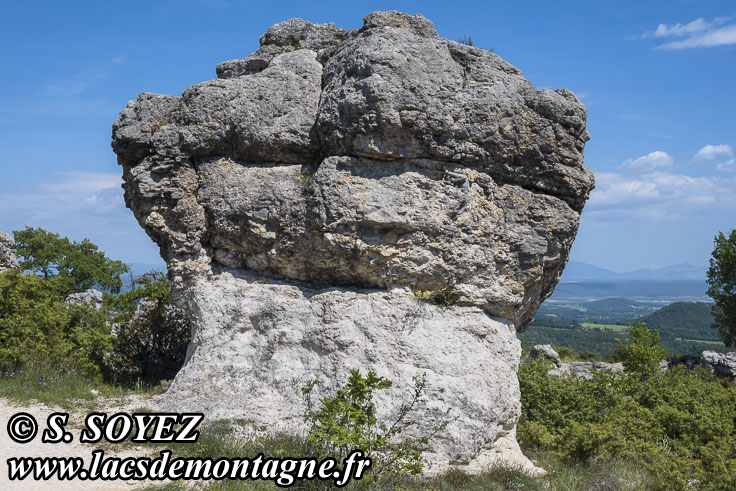 Photo n�202605030
Les rochers des Mourres (Luberon, Forcalquier, Alpes-de-Haute-Provence)
Clich� Serge SOYEZ
Copyright Reproduction interdite sans autorisation
