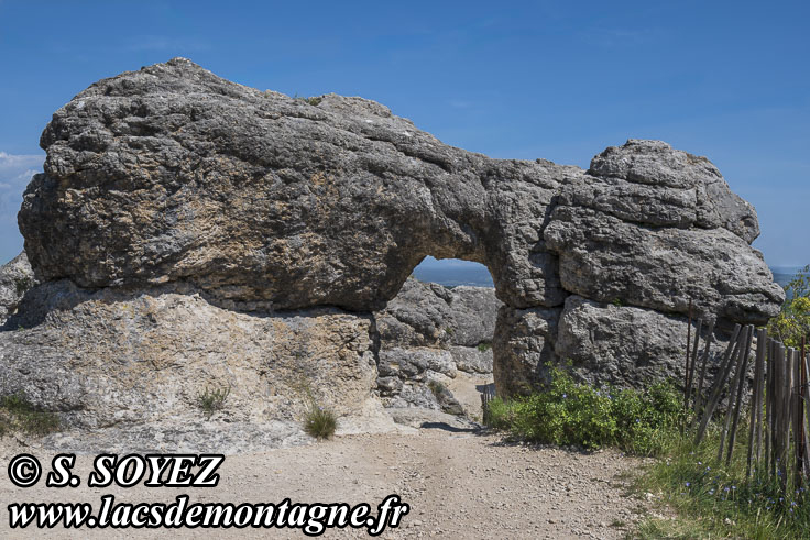Photo n�2026050232
Les rochers des Mourres (Luberon, Forcalquier, Alpes-de-Haute-Provence)
Clich� Serge SOYEZ
Copyright Reproduction interdite sans autorisation