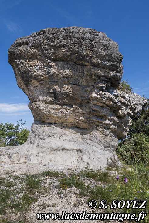 Photo n�202605033
Les rochers des Mourres (Luberon, Forcalquier, Alpes-de-Haute-Provence)
Clich� Serge SOYEZ
Copyright Reproduction interdite sans autorisation