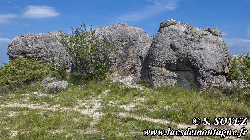 Photo n�202605034
Les rochers des Mourres (Luberon, Forcalquier, Alpes-de-Haute-Provence)
Clich� Serge SOYEZ
Copyright Reproduction interdite sans autorisation