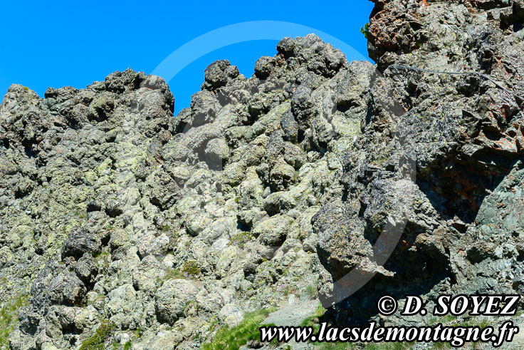 Photo n201707014
Laves en coussins du versant SUD du Collet Vert (piton 2558 m), Massif du Chenaillet (Brianonnais, Hautes-Alpes)
Clich Dominique SOYEZ
Copyright Reproduction interdite sans autorisation