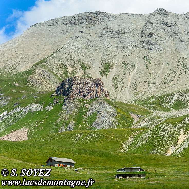 Photo n°201607207
Rocher Roux (2484m) (face Ouest) au-dessus des chalets de l'Alp (Briançonnais, Hautes-Alpes)
Cliché Serge SOYEZ
Copyright Reproduction interdite sans autorisation