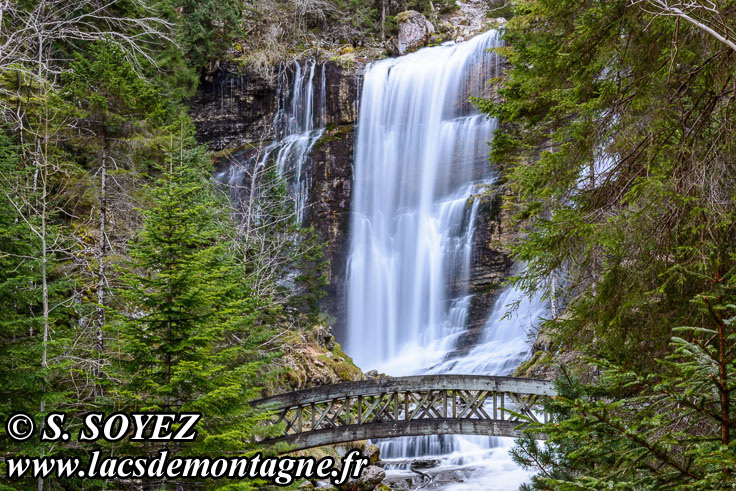 Photo n201704004
Cascade infrieure du Cirque de Saint-Mme (1037 m),
Chartreuse, limite Isre-Savoie
Clich Serge SOYEZ
Copyright Reproduction interdite sans autorisation