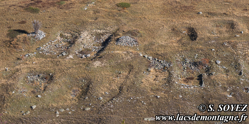 Photo n�202510030
Site arch�ologique de Brandes (Alpe-d'Huez, Les Grandes Rousses, Is�re)
Clich� Serge SOYEZ
Copyright Reproduction interdite sans autorisation