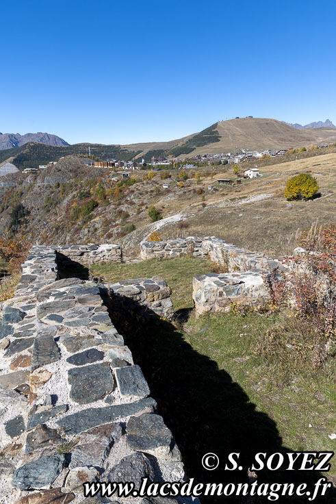Photo n�202510035
Site arch�ologique de Brandes (Alpe-d'Huez, Les Grandes Rousses, Is�re)
Clich� Serge SOYEZ
Copyright Reproduction interdite sans autorisation