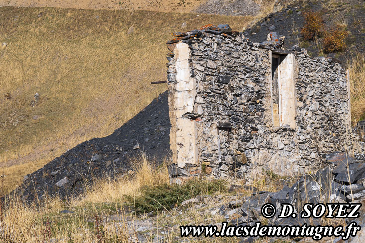 Photo n�202510044
Mines d�anthracite de l�Herpie (2250m) (Alpes-d'Huez, Combe Charbonni�re, Les Grandes Rousses Is�re)
Clich� Dominique SOYEZ
Copyright Reproduction interdite sans autorisation