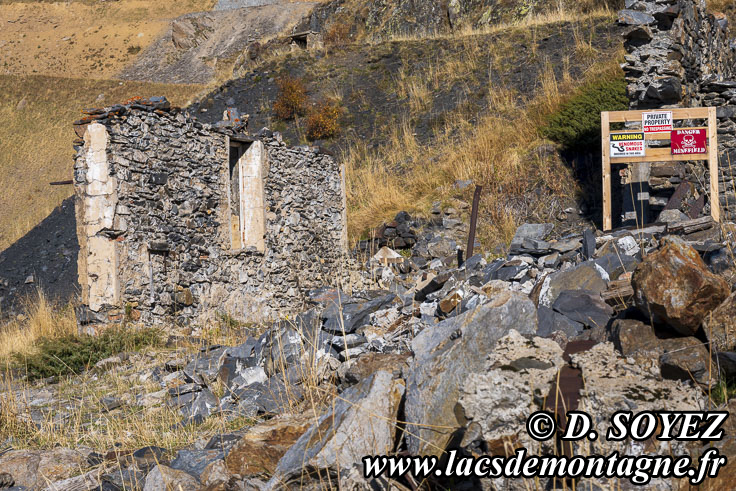 Photo n�202510045
Mines d�anthracite de l�Herpie (2250m) (Alpes-d'Huez, Combe Charbonni�re, Les Grandes Rousses Is�re)
Clich� Dominique SOYEZ
Copyright Reproduction interdite sans autorisation