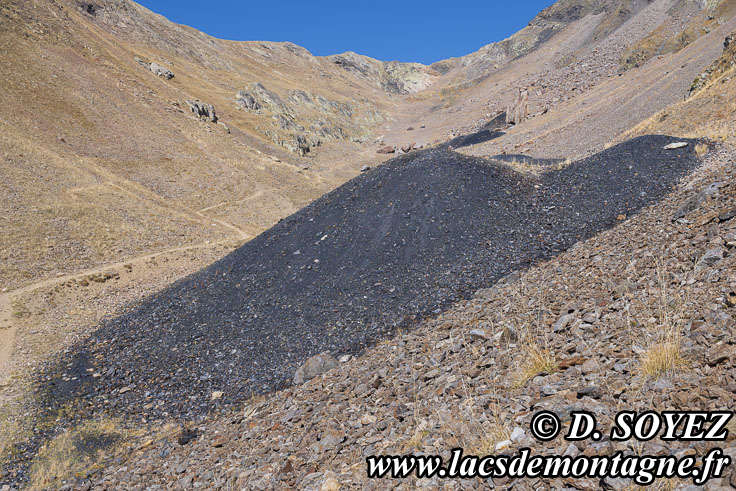 Photo n�202510051
Mines d�anthracite de l�Herpie (2250m) (Alpes-d'Huez, Combe Charbonni�re, Les Grandes Rousses Is�re)
Clich� Dominique SOYEZ
Copyright Reproduction interdite sans autorisation