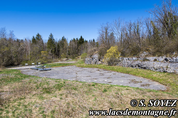 Photo n�202504017
Site � pistes de dinosaures � Loulle dans le Jura. Lieu-dit le Bois-Aux-Salp�triers - D253 39300 LOULLE
Clich� Serge SOYEZ
Copyright Reproduction interdite sans autorisation