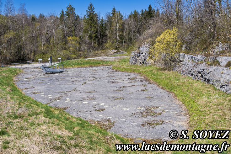 Photo n�202504019
Site � pistes de dinosaures � Loulle dans le Jura. Lieu-dit le Bois-Aux-Salp�triers - D253 39300 LOULLE
Clich� Serge SOYEZ
Copyright Reproduction interdite sans autorisation