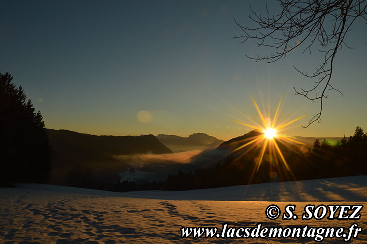 Photo nCSC_0316
Coucher de soleil sur l'coutoux (1406m), vu depuis le Pr de la Monjalat  1230m.
Le Sappey en Chartreuse (Isre).
Clich Serge SOYEZ
Copyright Reproduction interdite sans autorisation