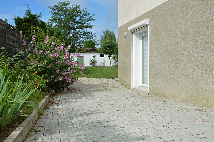 Vue extrieure du studio meubl pour 1  2 personnes chez l'habitant,  Saint-Ismier, valle du Grsivaudan, prs de Grenoble